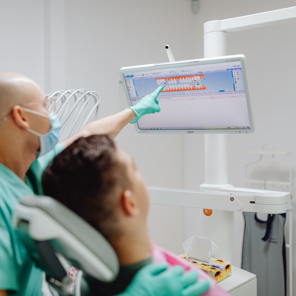 Patient viewing detailed dental images on screen during Magik See appointment